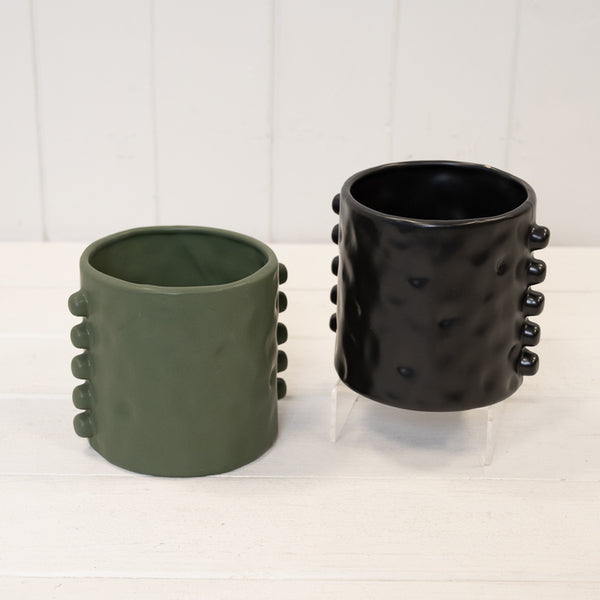 Dimpled Timeless Black Pot with Bobbins
